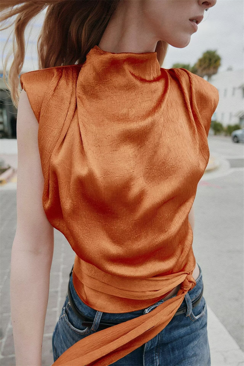 Top Corto sin Mangas con Cuell - Silk Blouse reseña y precio